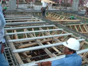 Losas-con-borde-metalico-en-el-salvador-1